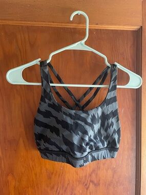 Black Patterned Lululemon Sports Bra - size 6